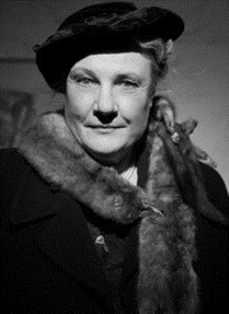 Actress Linda Kenyon portraying Eleanor Roosevelt.