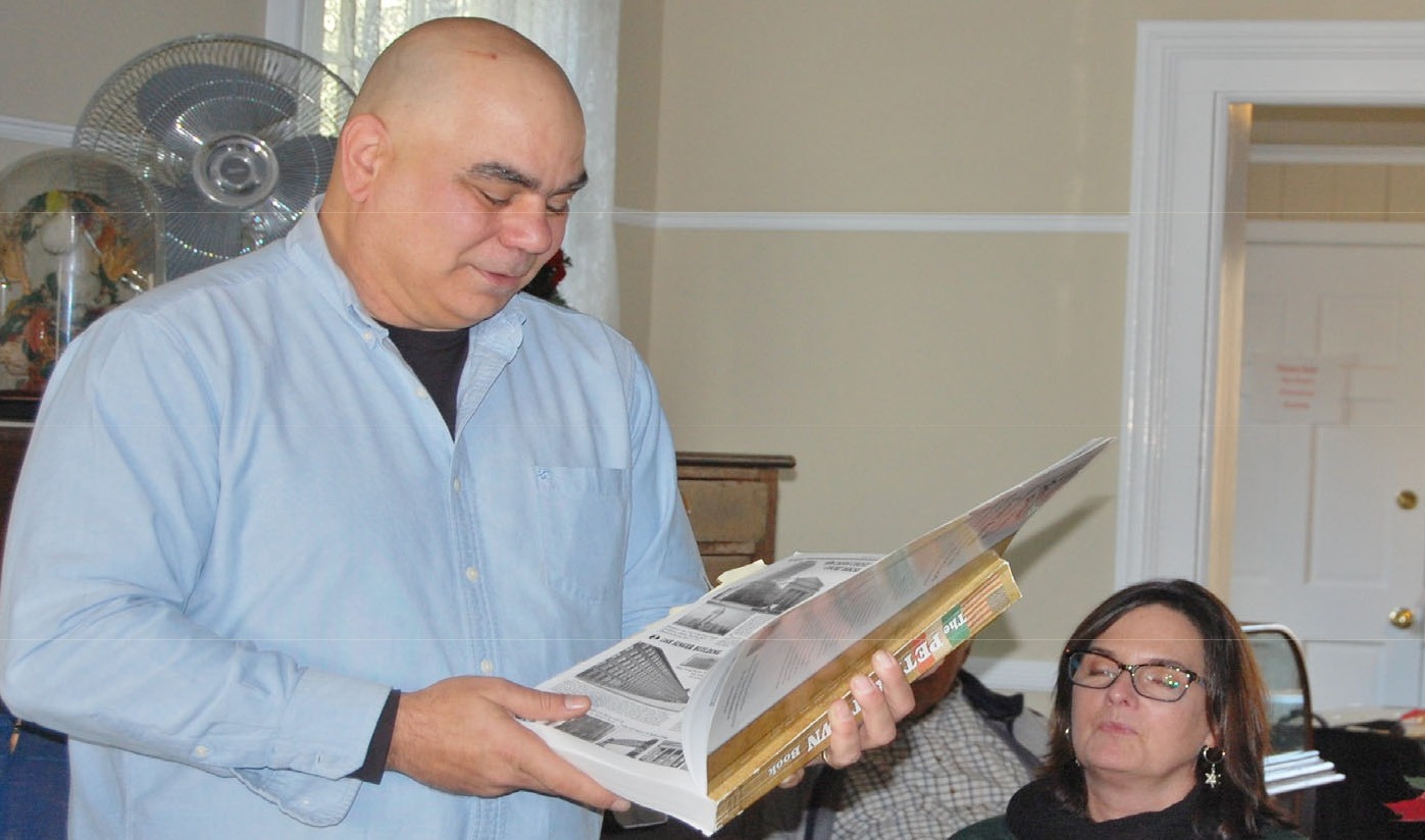 Joe Renna presenting a book program about the Peterstown section of Elizabeth during a UCHS meeting at the Hanson House