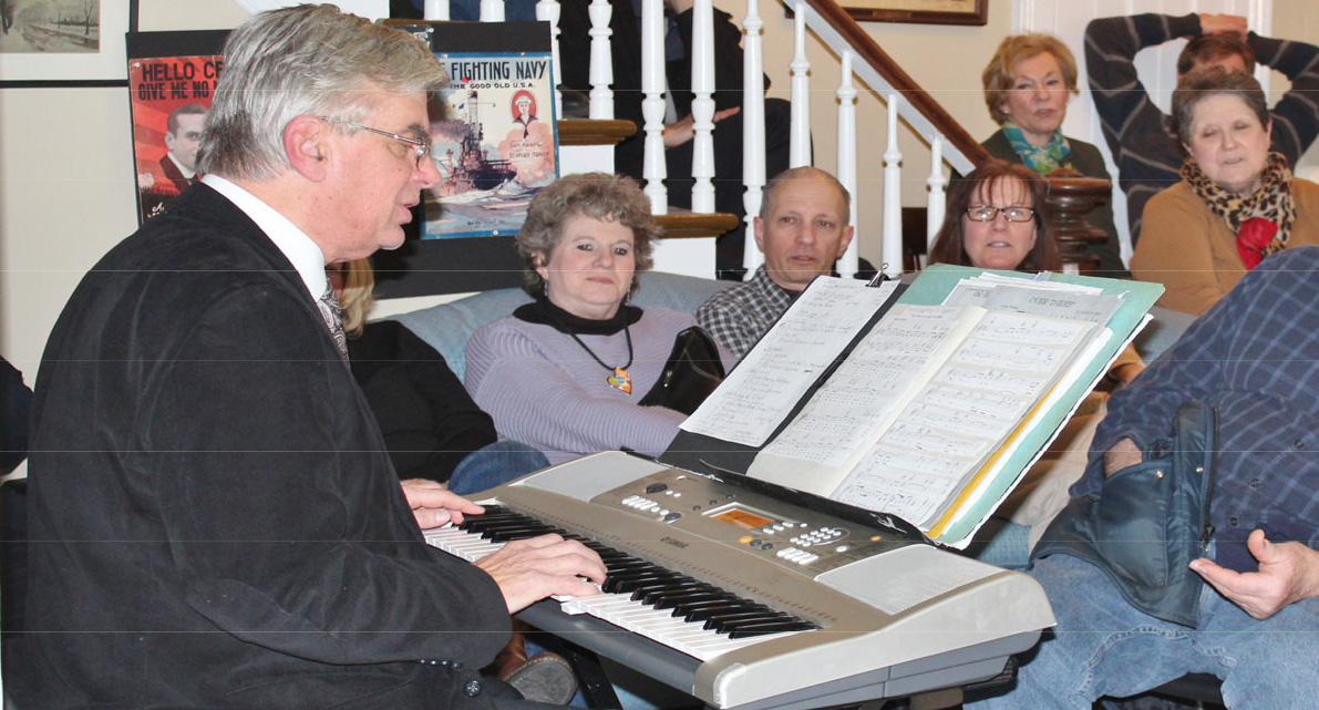Dean Poulsen performing World War I–era songs on keyboard for Union County Historical Society members.