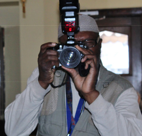 Photographer Bill Frolich taking a picture