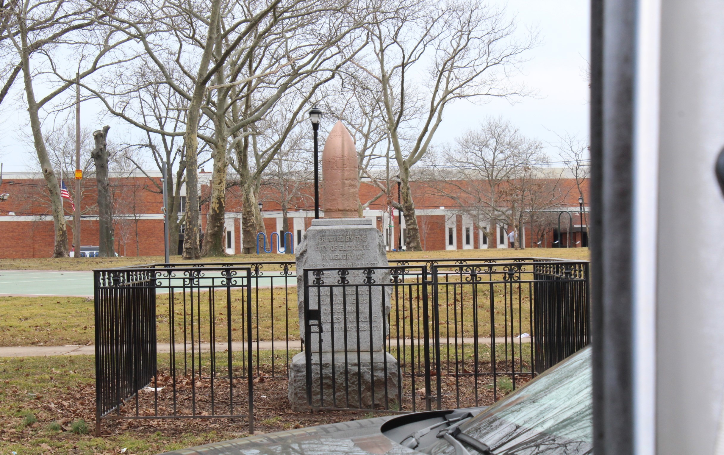 Monument in Elizabeth NJ featuring a restored ten-inch cannon projectile from the USS Maine